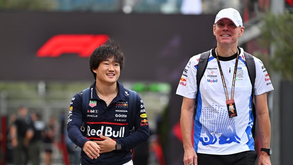 角田裕毅、アラン・パーメイン（レーシングブルズチーム代表）