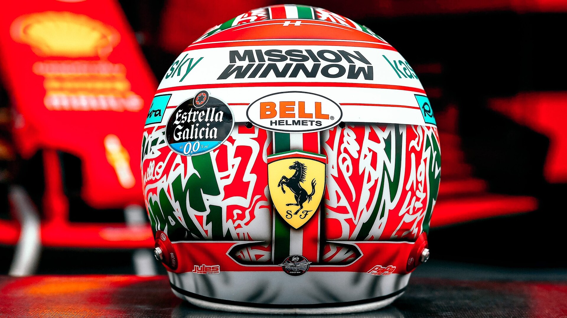 シャルル・ルクレール、イモラ仕様のヘルメット:F1エミリア シャルル・ルクレール、イモラ仕様のヘルメット:F1エミリア