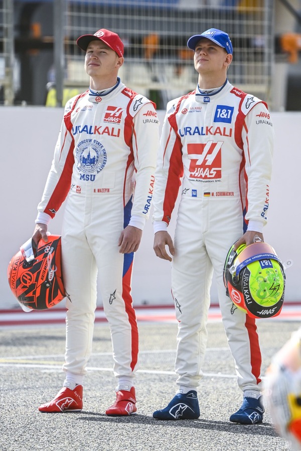 ニキータ・マゼピン、ミック・シューマッハ(ハース)2021年F1ヘルメット