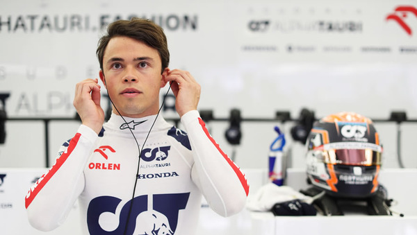 ニック・デ・フリース 2023年F1ヘルメット（BELL製ヘルメット）