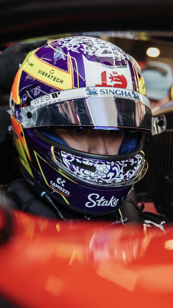 周冠宇 2023年F1ヘルメット（BELL製ヘルメット）