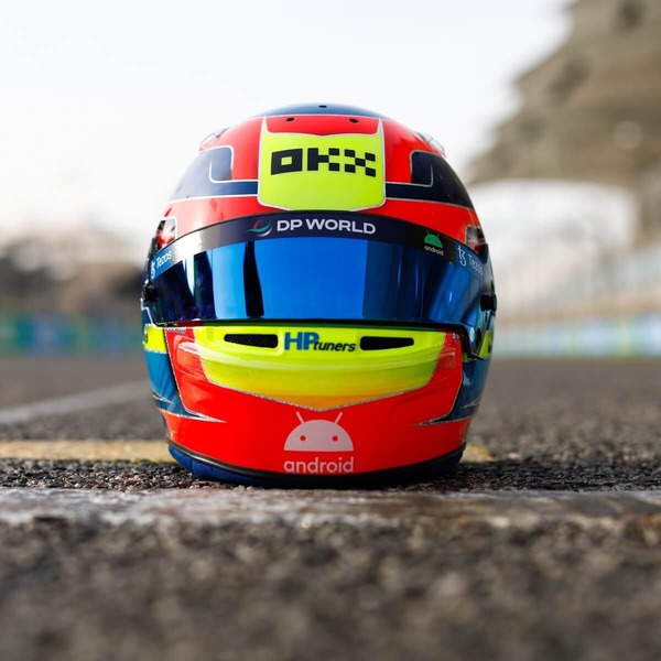 オスカー・ピアストリ 2023年F1ヘルメット（BELL製ヘルメット）