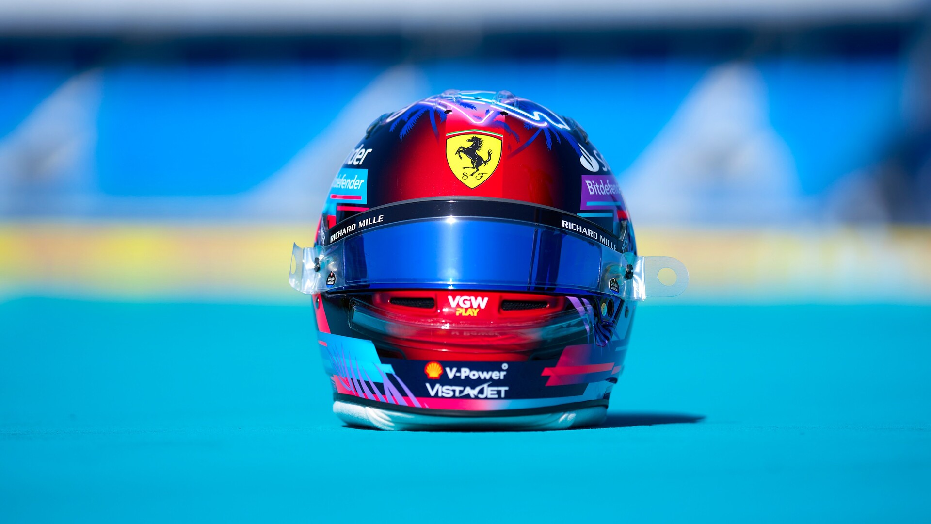 カルロス・サインツ - マイアミ仕様のヘルメット:2023年F1 : F1 カルロス・サインツ - マイアミ仕様のヘルメット:2023年F1 : F1