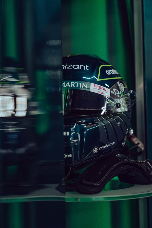 ランス・ストロール 2022年F1ヘルメット