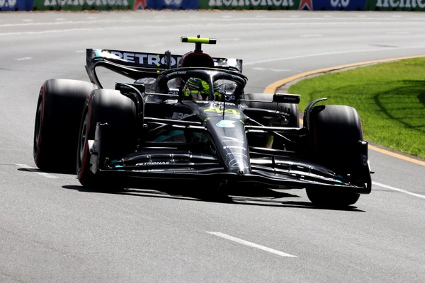 ルイス・ハミルトン 2023年F1ヘルメット（BELL製ヘルメット）