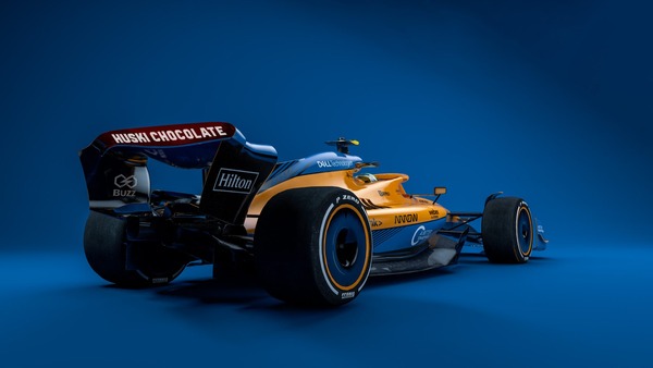 2022年F1マシンに描かれたマクラーレンの2021年カラーリング