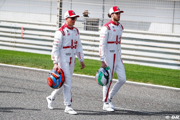 キミ・ライコネン、アントニオ・ジョビナッツィ（アルファロメオ）2021年F1ヘルメット