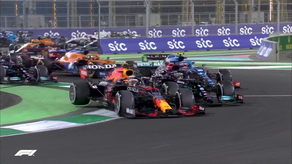 フェルスタッペンはトップを維持だが、一回コースを外れているので微妙:2021年F1サウジアラビアGP