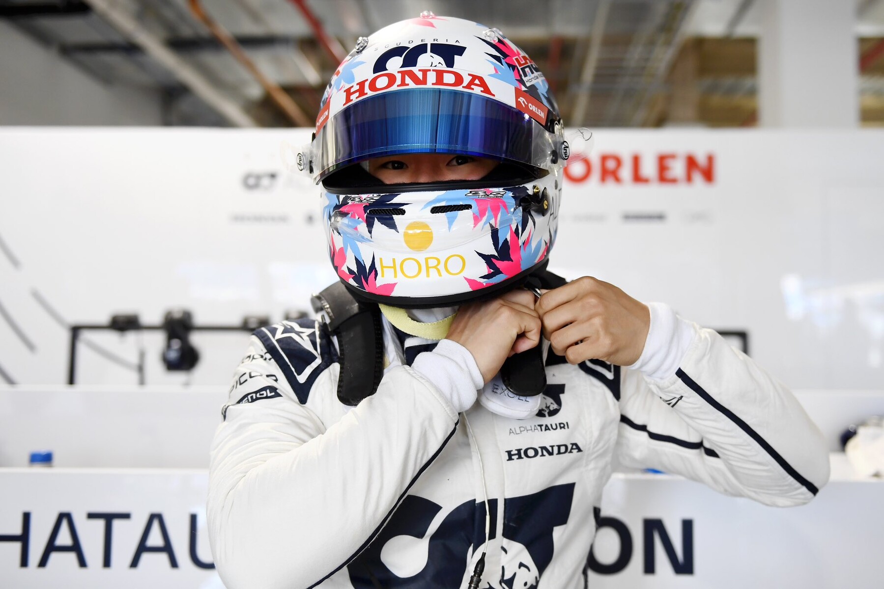 1/2 ヘルメット 角田裕毅 2023 スクーデリア・アルファタウリ ホンダ仕様 角田裕毅が2023年に使う『神デザイン』ヘルメットを公開。風の