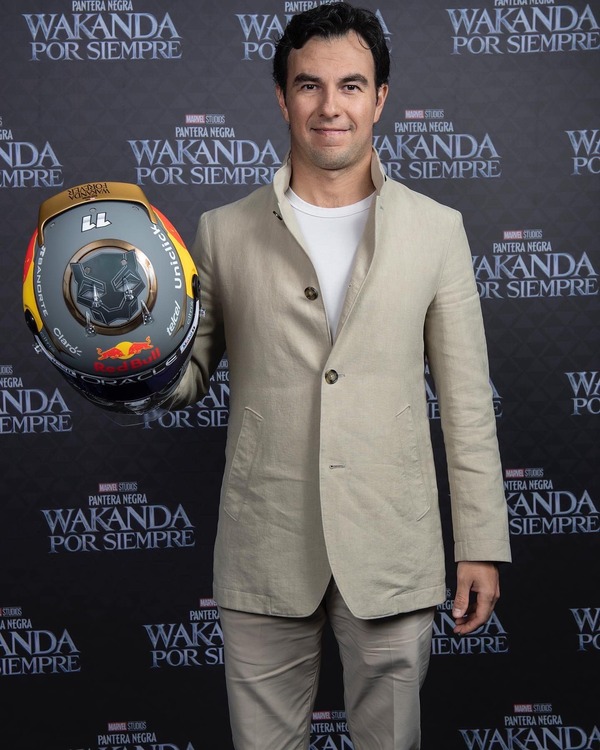 セルジオ・ペレス（レッドブル）2022年F1サンパウロGP用のヘルメットデザイン「ブラックパンサー」