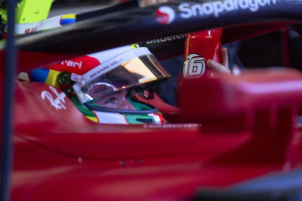 シャルル・ルクレール(フェラーリ)2022年F1サンパウロGP用ヘルメットデザイン