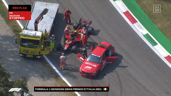 サインツ、クラッシュ