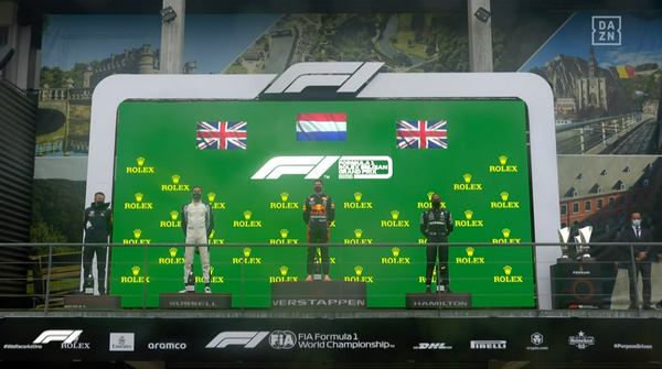 2021年F1ベルギーGP表彰式：1位マックス・フェルスタッペン（レッドブル・ホンダ）2位ルイス・ハミルトン（メルセデス）3位ジョージ・ラッセル（ウィリアムズ）