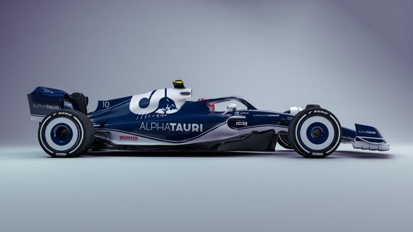 2022年F1マシンに描かれたアルファタウリ・ホンダの2021年カラーリング