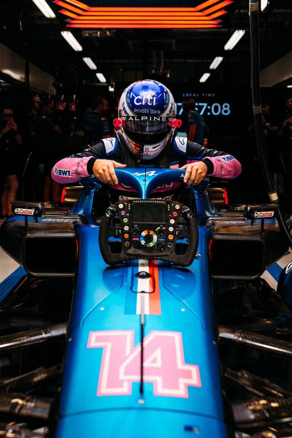 フェルナンド・アロンソ「アルピーヌでの最終戦」：2022年F1アブダビGP用のヘルメットデザイン