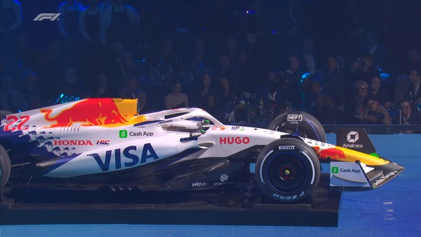 レーシングブルズの2025年F1マシンカラーリング発表:F1 75 Live