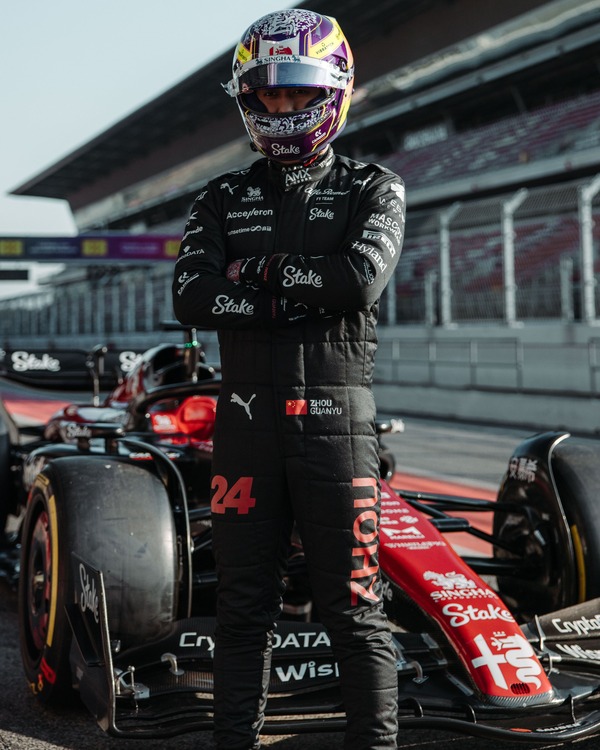 周冠宇 2023年F1ヘルメット（BELL製ヘルメット）