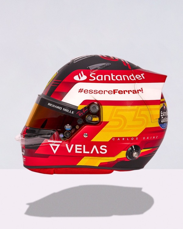 カルロス・サインツJr. 2022年F1ヘルメット