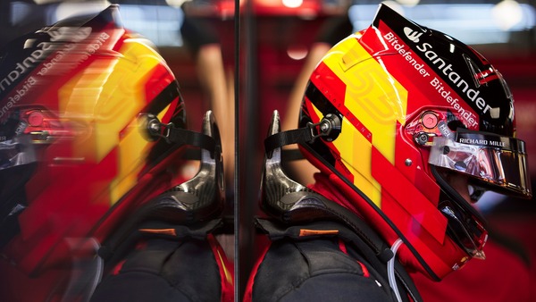 カルロス・サインツ 2023年F1ヘルメット(BELL製ヘルメット)