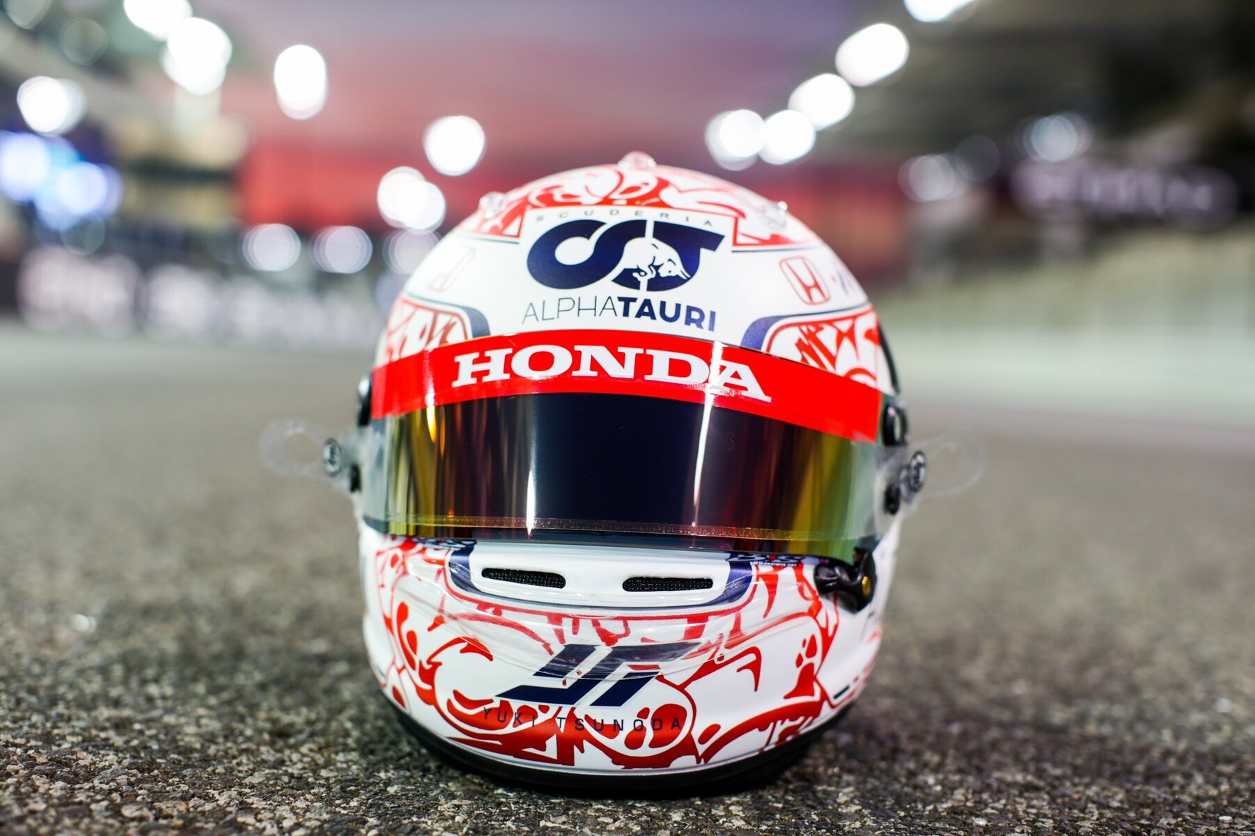 角田裕毅 2021アブダビGPヘルメット 1/1 アライヘルメット 角田裕毅 2021アブダビGPヘルメット 1/1 アライヘルメット