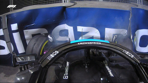 ラッセル、障壁にクラッシュ:2023年F1シンガポールGP