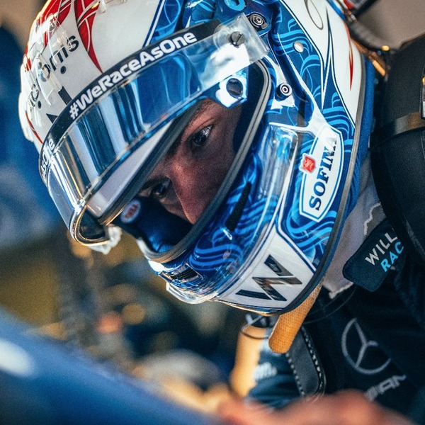 ニコラス・ラティフィ 2022年F1ヘルメット