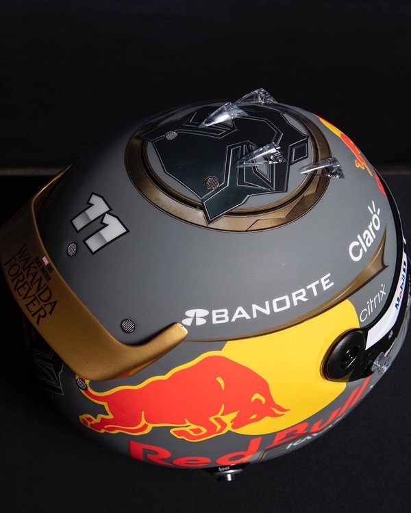 セルジオ・ペレス（レッドブル）2022年F1サンパウロGP用のヘルメットデザイン「ブラックパンサー」