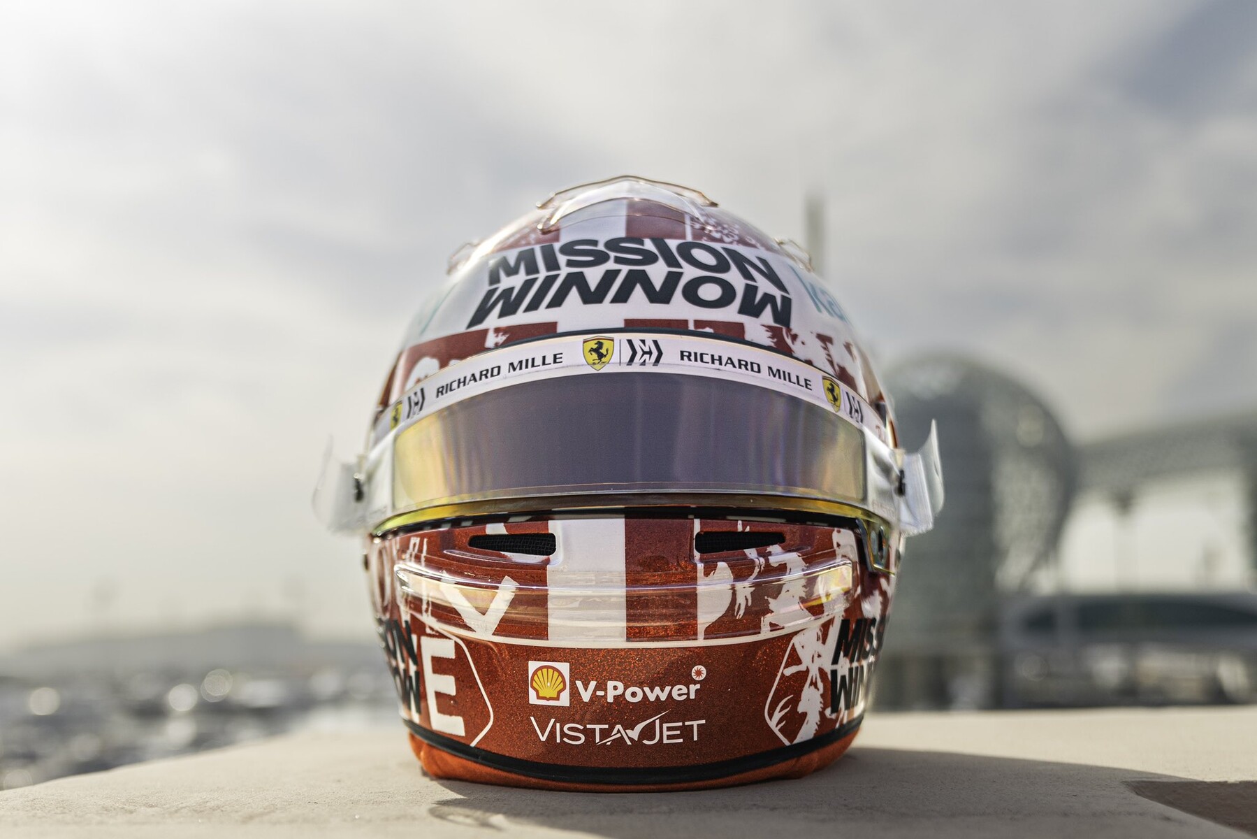 シャルル・ルクレール、アブダビ仕様のヘルメット : F1通信jp