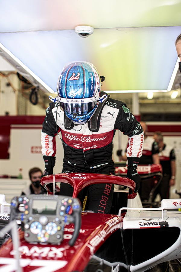 ヴァルテリ・ボタス 2022年F1ヘルメット