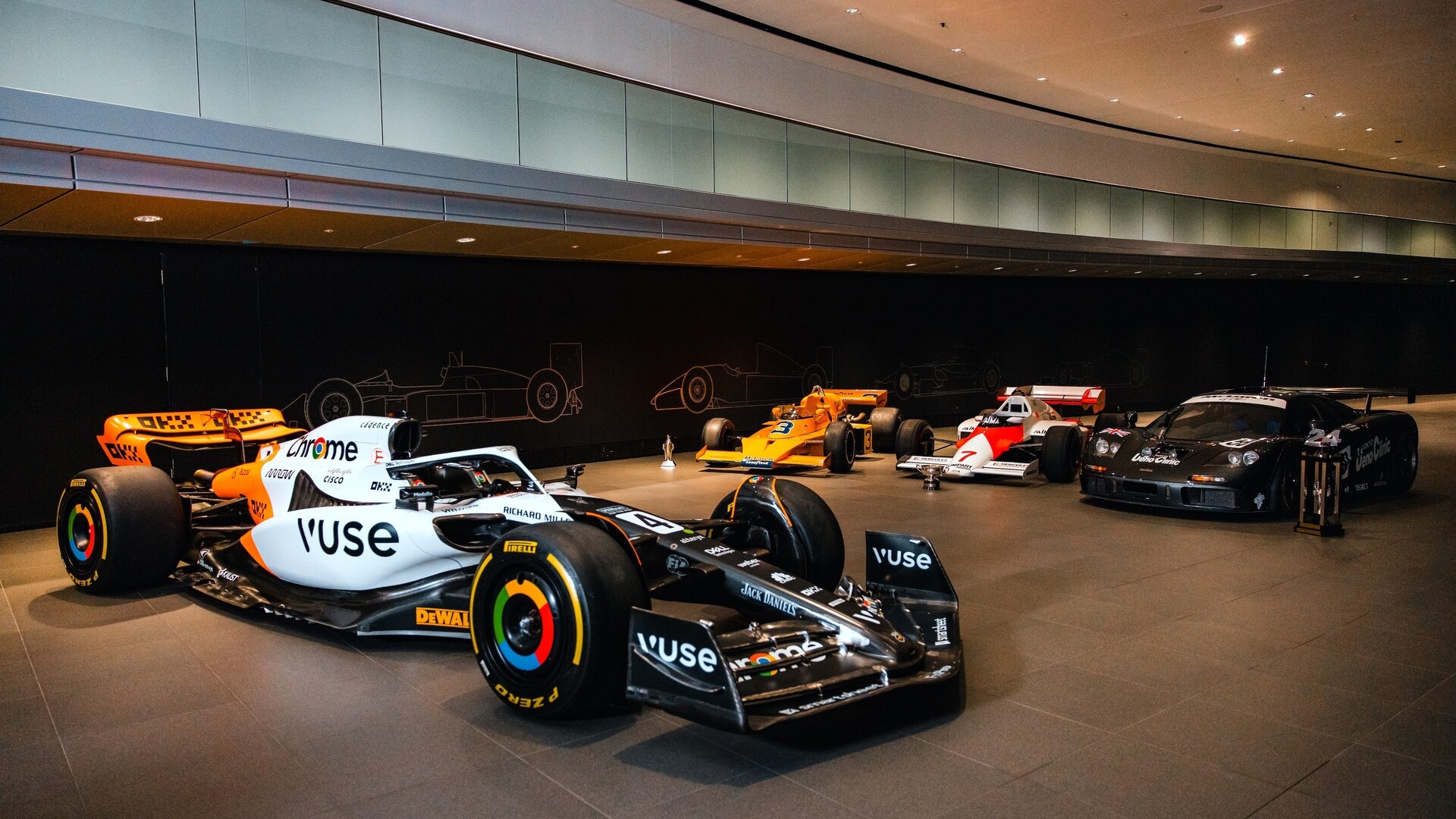マクラーレン、モナコGPの三冠カラーリングを公開：チーム公式発表