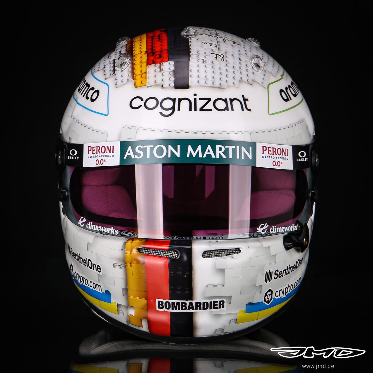 セバスチャン・ベッテル、ハンガリー仕様のヘルメット : F1通信jp セバスチャン・ベッテル、ハンガリー仕様のヘルメット : F1通信jp