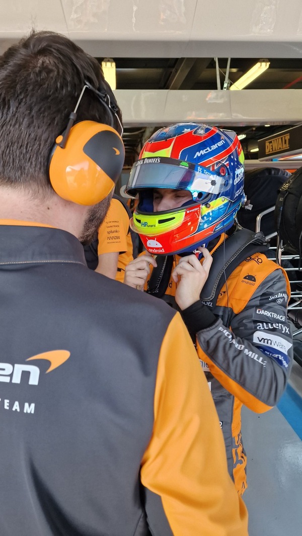 オスカー・ピアストリのヘルメット：2023年F1オーストラリアGP仕様（BELL製ヘルメット）