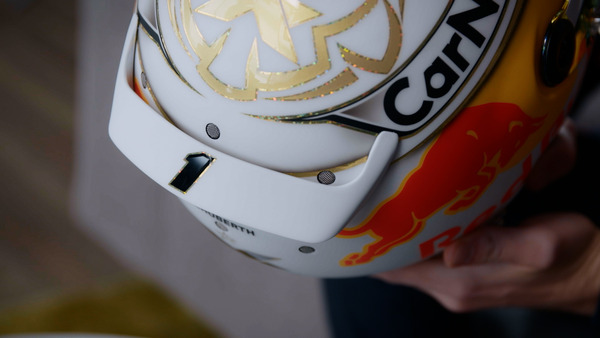 マックス・フェルスタッペン:2022年F1ヘルメット写真