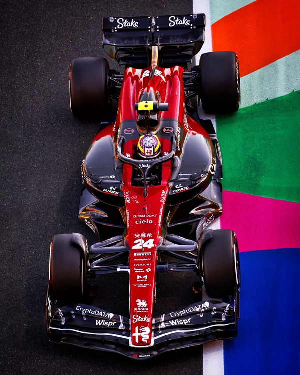 周冠宇 2023年F1ヘルメット（BELL製ヘルメット）