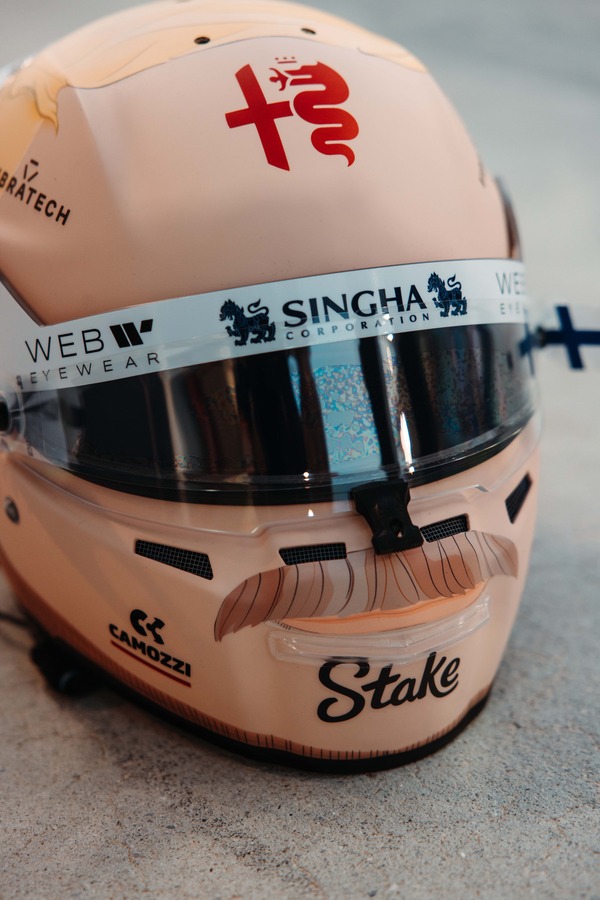 バルテリ・ボッタスのヘルメット：2023年F1バーレーンテスト仕様（Stilo（スティーロ）製ヘルメット）