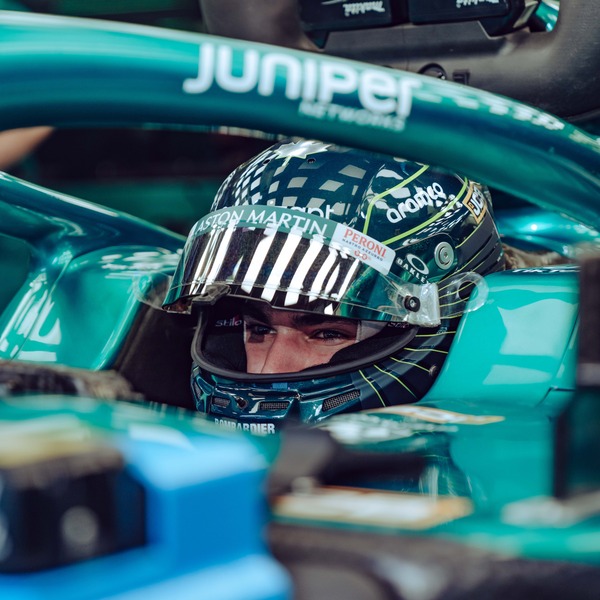ランス・ストロール 2022年F1ヘルメット