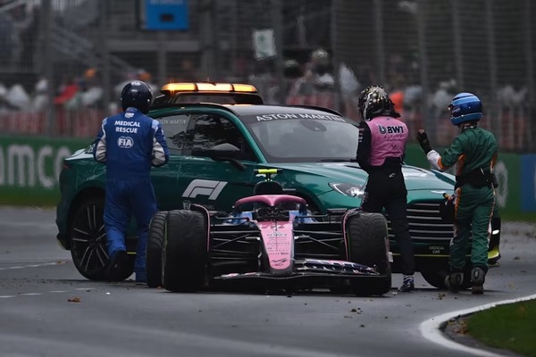 ドゥーハンは母国グランプリの1周目でクラッシュした:2025年F1オーストラリアGP