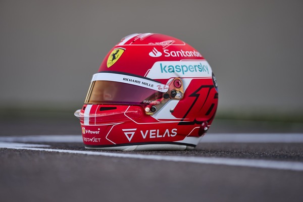 シャルル・ルクレール 2022年F1ヘルメット