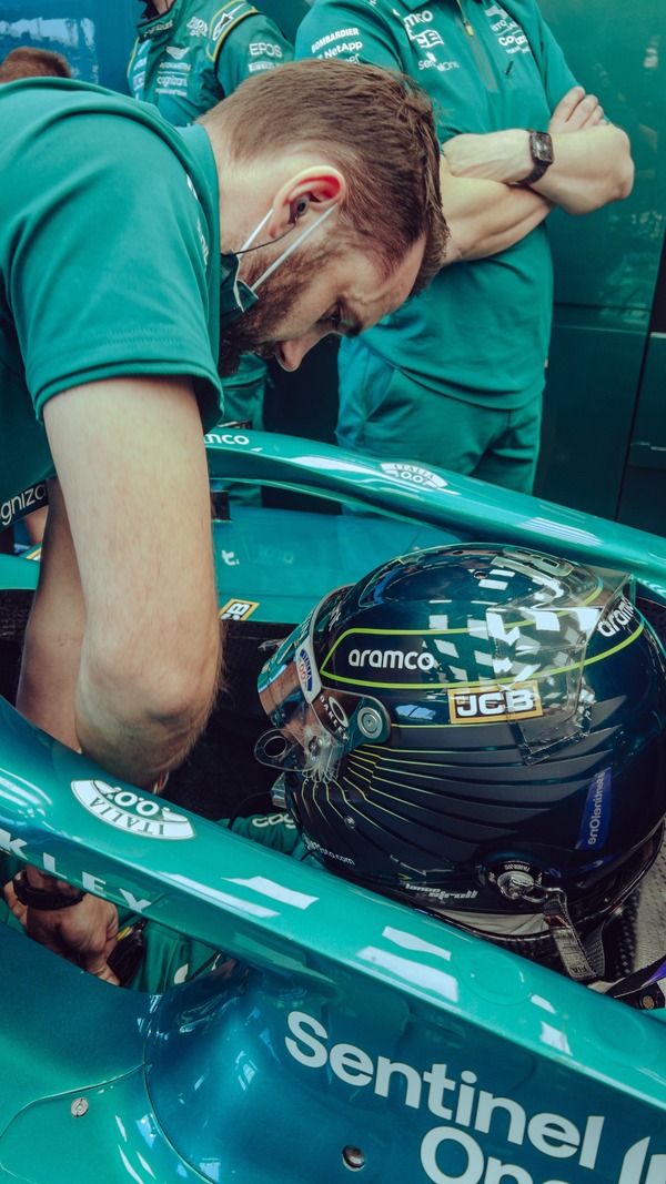 ランス・ストロール 2022年F1ヘルメット