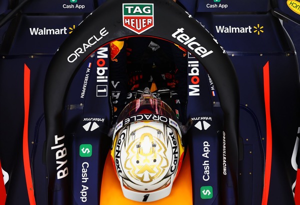 マックス・フェルスタッペンの2022年F1ヘルメット