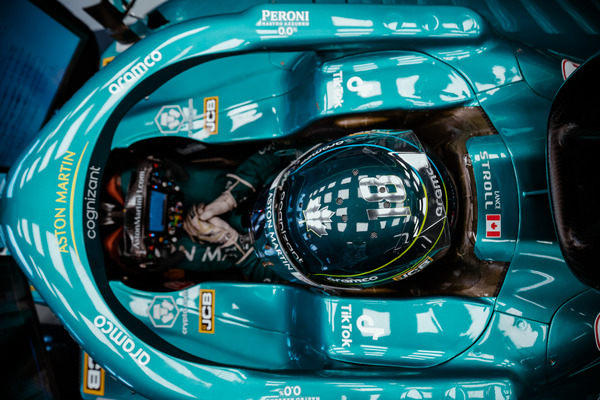ランス・ストロール 2022年F1ヘルメット