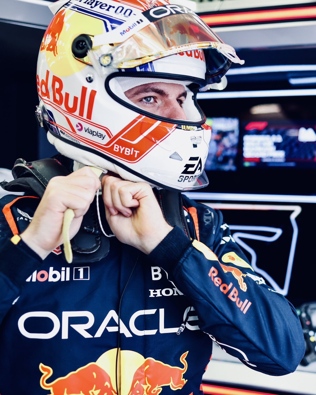 マックス・フェルスタッペン 2023年F1ヘルメット写真 : F1通信jp