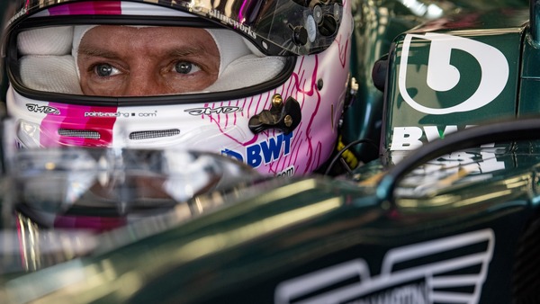セバスチャン・ベッテル（アストンマーティン）2021年F1ヘルメット