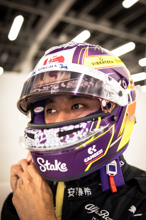 周冠宇 2023年F1ヘルメット（BELL製ヘルメット）