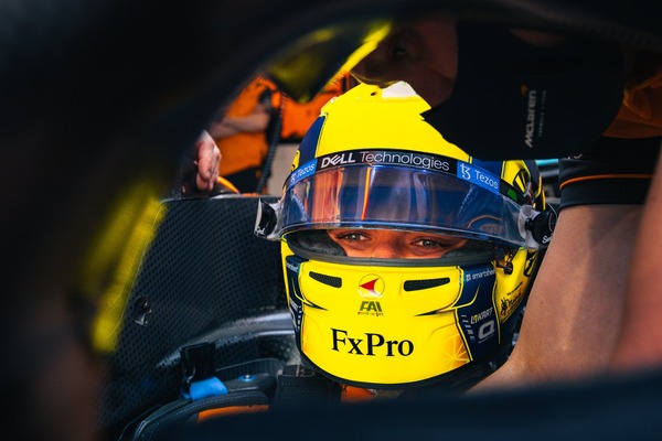ランド・ノリス 2022年F1ヘルメット