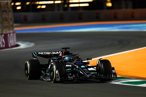 ジョージ・ラッセル 2023年F1ヘルメット（BELL製ヘルメット）レギュラーカラー