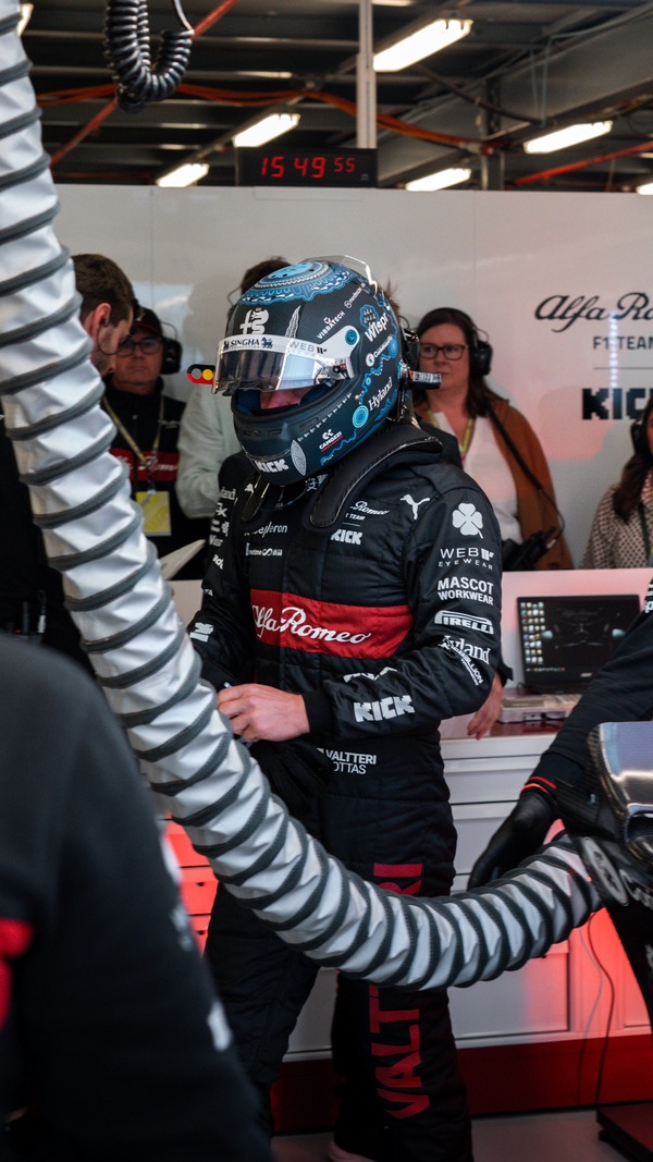 バルテリ・ボッタスのヘルメット：2023年F1オーストラリアGP仕様（Stilo（スティーロ）製ヘルメット）