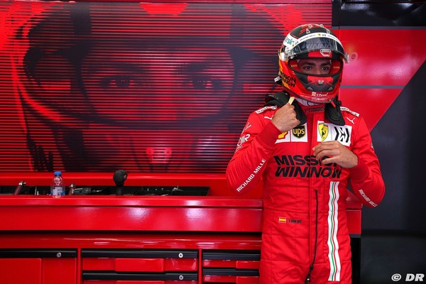 カルロス・サインツJr.(フェラーリ)2021年F1ヘルメット