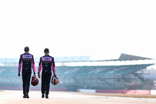 エステバン・オコンとピエール・ガスリー（アルピーヌ）2023年F1ヘルメットとF1レーシングスーツとF1レーシングブーツ