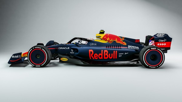 2022年F1マシンに描かれたレッドブル・ホンダの2021年カラーリング